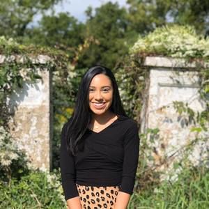 Meet your Posher, Esmeralda